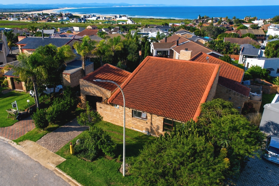 3 Bedroom Property for Sale in Wavecrest Eastern Cape